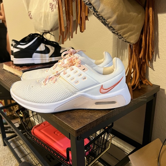 Nike womens shoes wore once - Picture 2 of 4